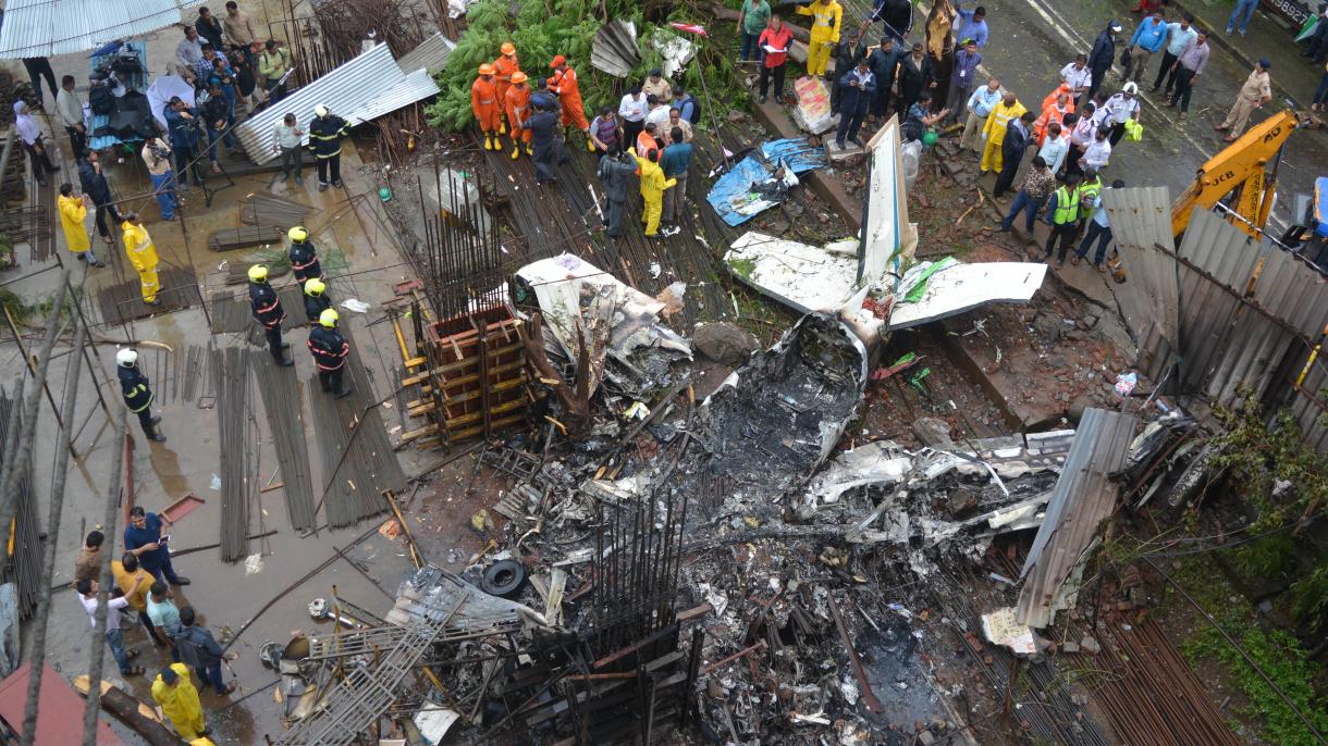 Mueren 5 personas a consecuencia del derribo del avión pequeño en Mumbai