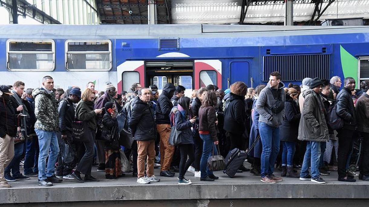 Ismét sztrájkolnak a francia vasutasok és az Air France dolgozói