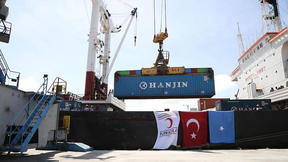 Turquía envía tres buques de ayuda a África