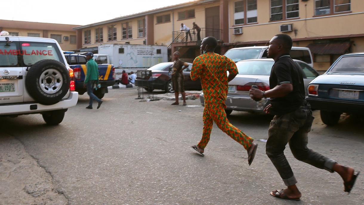 尼日利亚一油罐车失控冲入集市 致20人死