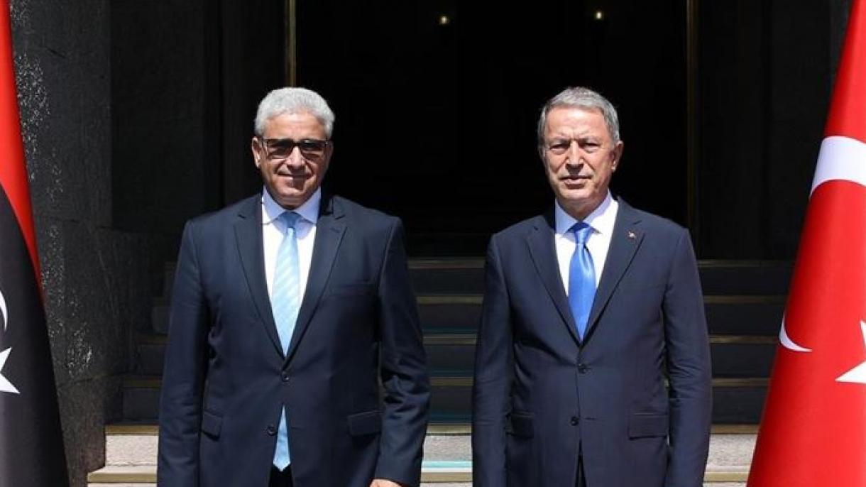 阿卡尔与利比亚和马耳他两国部长举行会晤