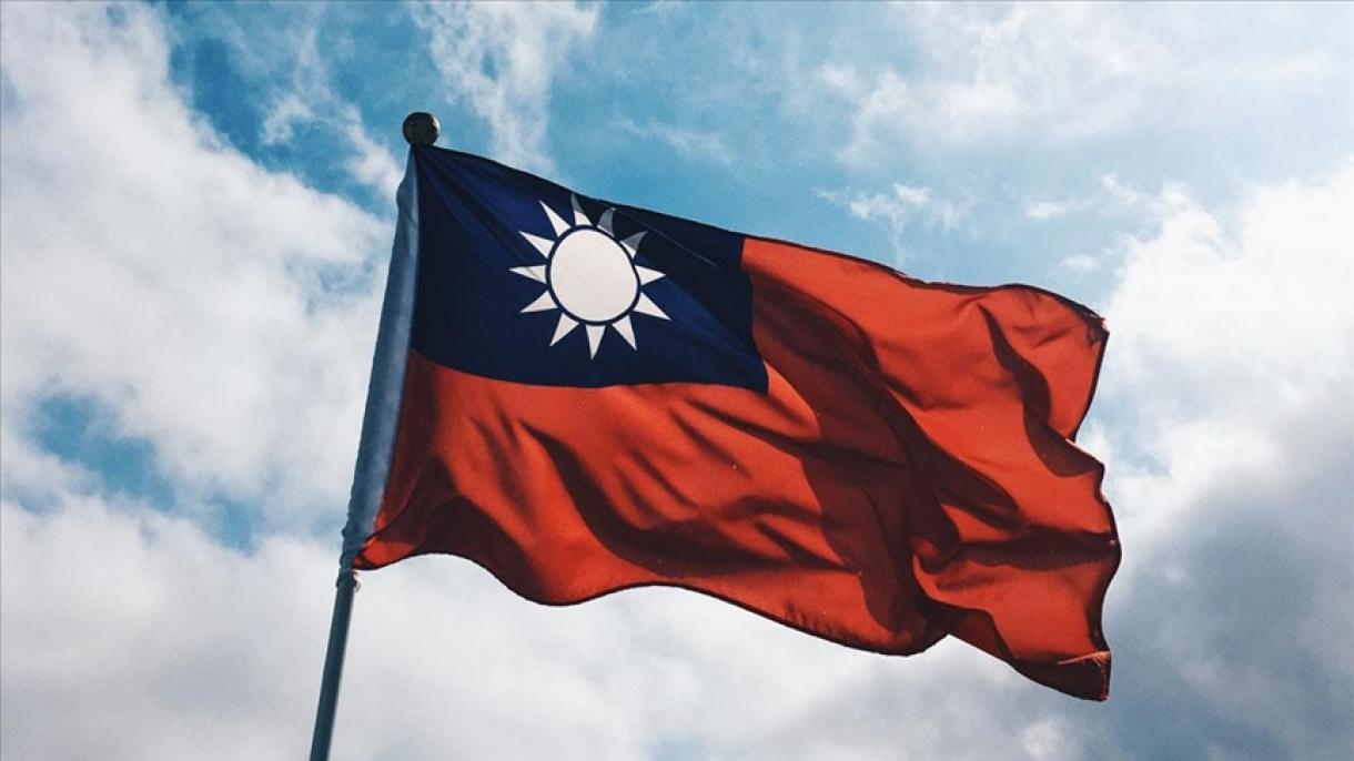 تایوان از اولین زیردریایی تولید خود رونمایی کرد
