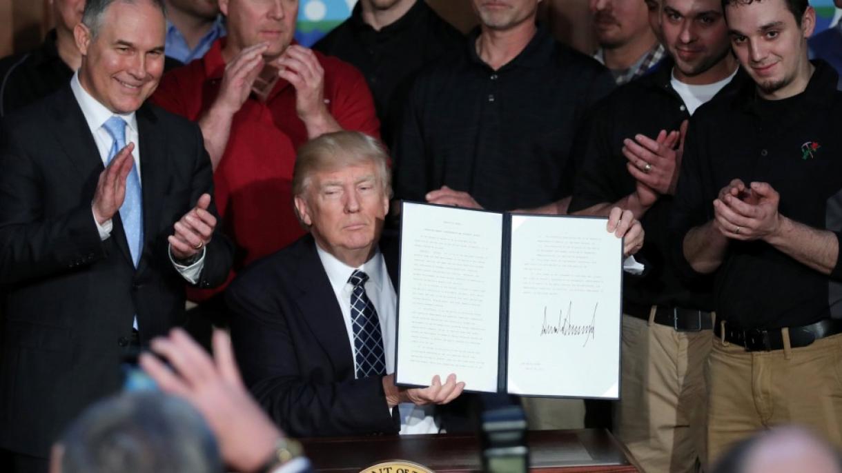 Trump elnök aláírta az Obama klímavédelmi intézkedéseit eltörlő rendeletet