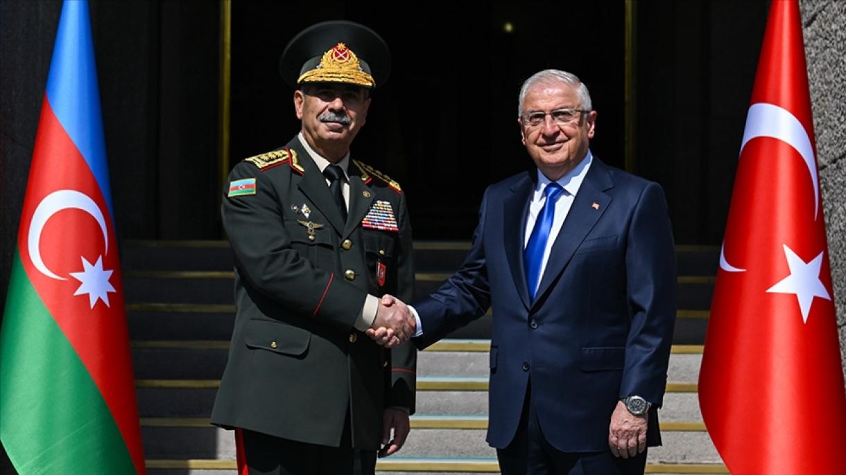 گفت‌وگوی تلفنی وزیران دفاع ترکیه و آذربایجان
