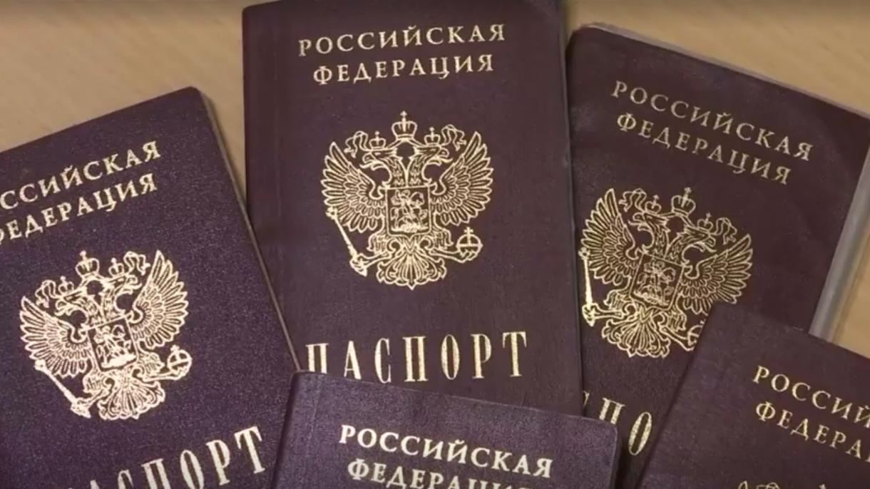 Russiýa Ukrainada rus pasportyny paýlamaga başlady