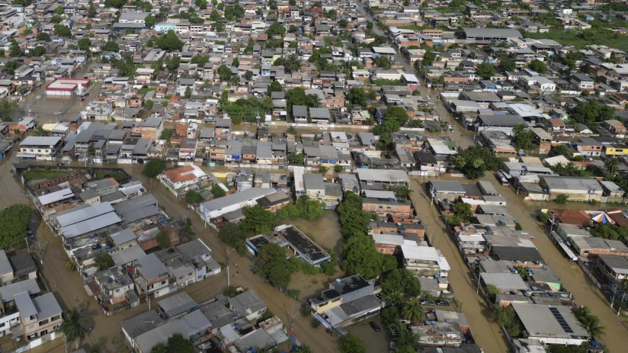 Decenas de muertos y 25 mil desplazados en Río de Janeiro por inundaciones