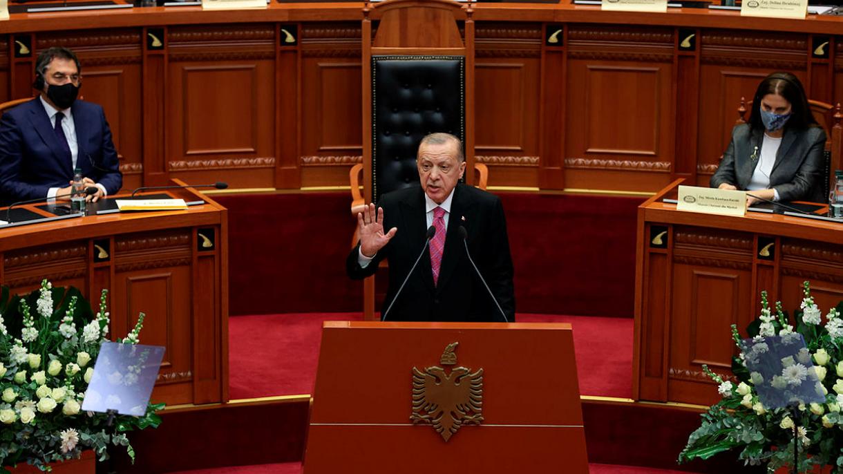 Cumhurbaşkanı Erdoğan, Arnavutluk Meclisi'nde konuştu 01.jpg