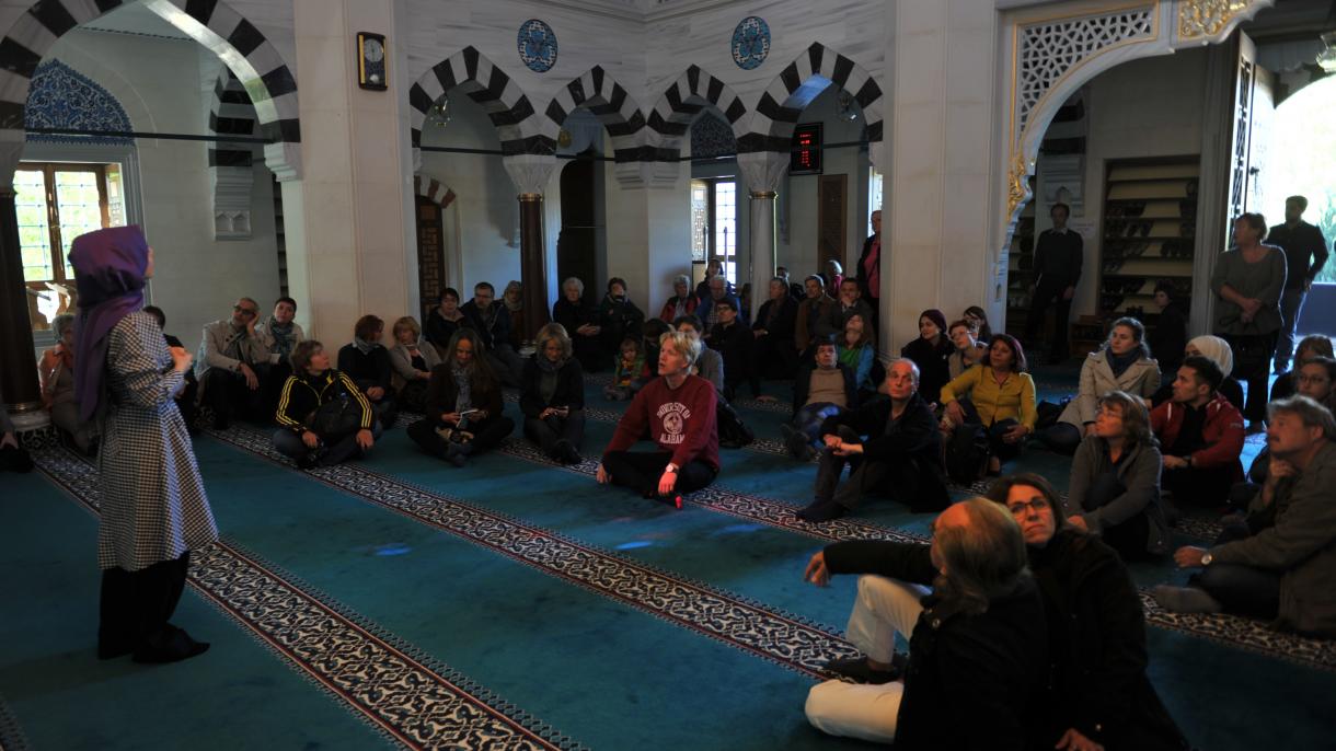 almanya'da camilerde açık kapı günü etkinliği.jpg