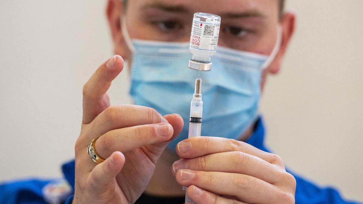 La EMA recomienda dosis de refuerzo de la vacuna Moderna para mayores de 18 años
